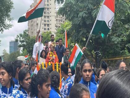 Bharat Mata Ki Jai The sound of drums the warlike procession of Swapnil Kusale in Balewadi | Swapnil Kusale: भारत माता की जय; ढोल ताशांचा गजर, स्वप्नील कुसाळेची बालेवाडीत जंगी मिरवणूक