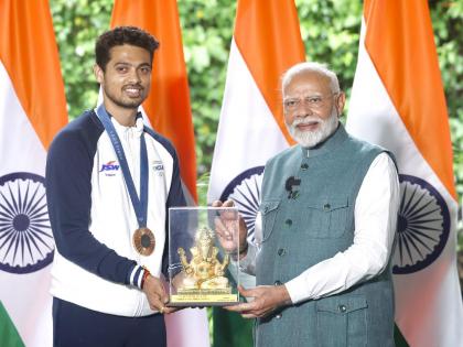 Paris Olympics 2024 bronze medalist Swapneen Kusale commented on Prime Minister Narendra Modi  | मोदींनी फोन करुन मराठीतून शुभेच्छा दिल्या; पंतप्रधानांबद्दल बोलताना स्वप्नील भारावला, म्हणाला...