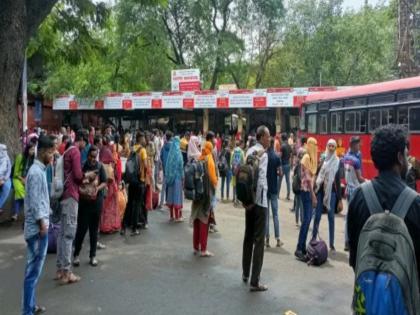 Thieves raid Swargate bus stand; Senior citizens, women targeted | स्वारगेट बसस्थानकामध्ये चोरट्यांचा धुडगूस; निशाण्यावर ज्येष्ठ नागरिक, महिला Thieves raid Swargate bus stand; Senior citizens, women targeted | स्वारगेट बसस्थानकामध्ये चोरट्यांचा धुडगूस; निशाण्यावर ज्येष्ठ नागरिक, महिला