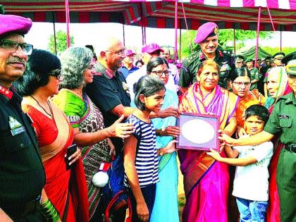  In the meeting of Lt. Swati, Mahadik family in Chennai - Convocation ceremony today | लेफ्टनंट स्वातींच्या भेटीला महाडिक कुटुंबीय चेन्नईत-- आज दीक्षांत समारंभ