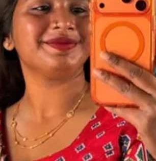 Video - तरुणीनं जे मांडलं ते अनेकांना पटलं; हाती १.४० लाखांचा iPhone तरी बसनं प्रवास, म्हणाली...