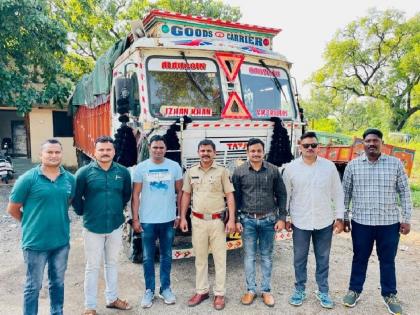 30 quintals of rice with truck seized from Daryapur bypass area | ३० क्विंटल तांदूळ ट्रकमधून घेऊन जात होते, पोलिसांनी पाठलाग केला अन्