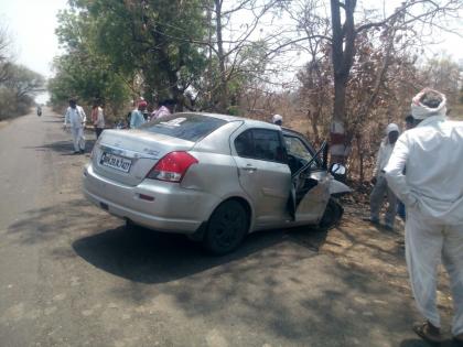 Accident on Manora-Mangrulpir road; Two serious | मानोरा-मंगरुळपीर रस्त्यावर  वाहनाचे टायर फुटल्याने अपघात;  दोन गंभीर 