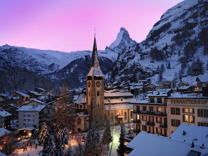 Switzerland town zermatt car ban inaccessible city ban car on road | 'या' शहरात गाड्यांवर बंदी, कार ठेवण्यासाठी सरकारची घ्यावी लागते परवानगी!