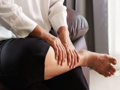 Frequent swelling of the legs? Don't delay; See a doctor immediately | पायांवर वारंवार सूज येतेय? विलंब नको; डॉक्टरांना तातडीने दाखवा