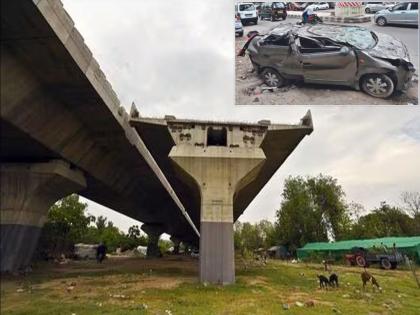 No barriers' on half-built bridge at delhi, man falls to death | कार घेऊन निघाला अन् वाटेत अर्धवट पूलावरून कारसह खाली कोसळला; ड्रायव्हरचा मृत्यू