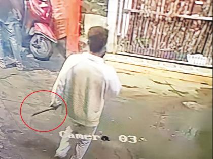 Sword clash in Chhatrapati Sambhajinagar at midnight; Two groups clash over local dispute | छत्रपती संभाजीनगरात मध्यरात्री तलवारीचा थरार; स्थानिक वादातून दोन गटांमध्ये तुंबळ हाणामारी Sword clash in Chhatrapati Sambhajinagar at midnight; Two groups clash over local dispute | छत्रपती संभाजीनगरात मध्यरात्री तलवारीचा थरार; स्थानिक वादातून दोन गटांमध्ये तुंबळ हाणामारी