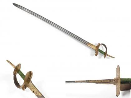 This sword worth 70 lakhs is the wealth of the Bhosale family | भोसले घराण्याची दौलत आहे ही ७० लाखांची तलवार This sword worth 70 lakhs is the wealth of the Bhosale family | भोसले घराण्याची दौलत आहे ही ७० लाखांची तलवार