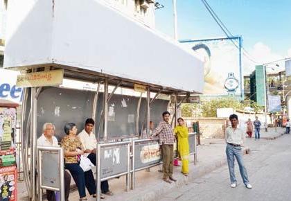 The bus stop disappeared again, but ... | गायब झालेला परिवहनचा बसस्टॉप पुन्हा लागला पण...