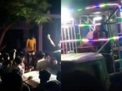 communal violence at ratlam district in Madhya Pradesh after the DJ played in front of the temple during the marriage procession | मध्य प्रदेशः निकाहच्या मिरवणुकीत मंदिरासमोर डीजे, दोन गटांत दगडफेक