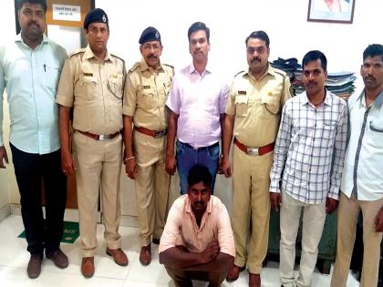 Forest department arrests poaching victim | घोरपडीची शिकार करणाऱ्यास वनविभागाने केली अटक