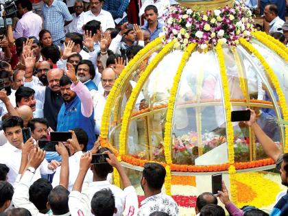 The inauguration of the unbroken Bhimajyoti at Chaitybhumi; Replica in bronze | चैत्यभूमी येथील अखंड भीमज्योतीचे लोकार्पण; ब्राँझमध्ये प्रतिकृती