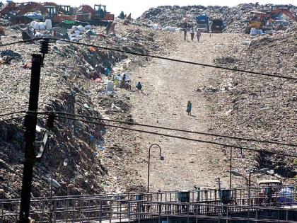 Spraying of aromatic liquid at Aadharwadi dumping | आधारवाडी डम्पिंगवर होणार सुगंधी द्रव्याची फवारणी