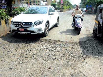 Roads in Kalyan-Dombivali also pits in Diwali; Precipitation Precipitation | कल्याण-डोंबिवलीतील रस्ते दिवाळीतही खड्ड्यांत; जीवघेण्या खड्ड्यांकडे केडीएमसीचे दुर्लक्ष