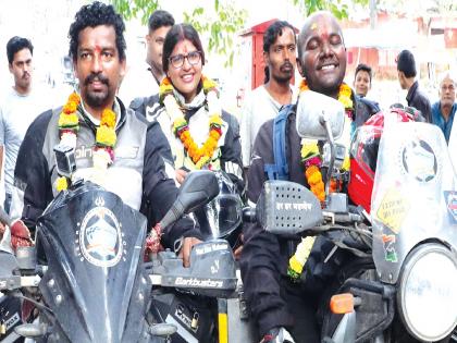 Three from Ambernath on a two-wheeler. 3 day trip | अंबरनाथमधील तिघांनी दुचाकीवरून केले १२ ज्योतिर्लिंगाचे दर्शन; ४० दिवसांचा प्रवास