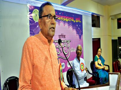 Though the books have decreased, the reading has not diminished - Sadanand More | पुस्तके कमी झाली असली तरी वाचन कमी झालेले नाही- सदानंद मोरे