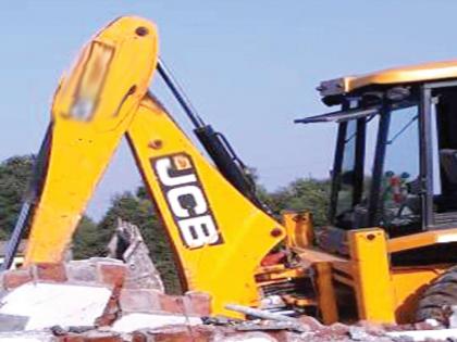 JCB driver is a minor ?; The demand for filing an FIR | जेसीबीचा चालक चक्क अल्पवयीन?; संबंधितांवर गुन्हा दाखल करण्याची मागणी