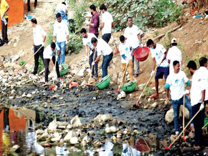 Four tons of garbage removed from the tank | तलावातून काढला चार टन कचरा