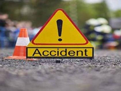 Two killed in Akkalkot passenger vehicle accident near Dhulkhed | अक्कलकोट येथे दर्शनाला जाणाऱ्या प्रवाशी वाहनाचा धुळखेड जवळ अपघात, दोघे ठार