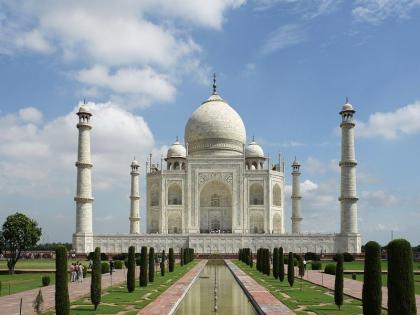 Taj Mahal entry to be free for 3 hours on Monday, huge crowd expected | बकरी ईदच्या निमित्ताने ताजमहालमध्ये तीन तास मोफत प्रवेश