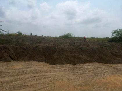 Large sand deposits in Takarkheda area | टाकरखेडा परिसरात मोठा वाळू साठा