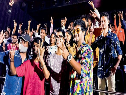 Spectacular response to 'Takatak 2'; Housefull board in many cinemas across Maharashtra | 'टकाटक २'ला प्रेक्षकांचा उदंड प्रतिसाद; अनेक सिनेमागृहांवर झळकला हाऊसफुल्लचा बोर्ड