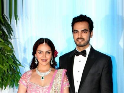 Esha Deol s divorce due to her husband s extramarital affair? Talks of dating a banglore girl | Esha Deol divorce: नवऱ्याच्या विवाहबाह्य संबंधांमुळे ईशा देओलचा घटस्फोट? 'या' मुलीला डेट करत असल्याच्या चर्चा