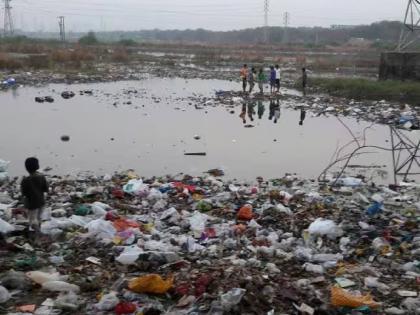 A pond or a garbage dump, you say; Citizens' demand for cleanliness before Ganeshotsav | तलाव म्हणायचे की कचराकुंडी, तुम्हीच सांगा; गणेशोत्सवापूर्वी स्वच्छ करण्याची नागरिकांची मागणी