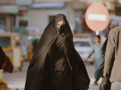 New Taliban laws that prohibit women from speaking or showing their faces outside their homes | भयंकर! तालिबानचा महिलांसाठी नवा कायदा; निर्बंध अन् शिक्षा ऐकून अंगावर काटा येईल