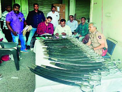 delivery of 29 sharp swords without demand in amravati, crime against company directors including locals | ‘डिमांड’ नसताना २९ धारदार तलवारींची ‘डिलिव्हरी’, स्थानिकांसह कंपनी संचालकांविरुद्ध गुन्हा