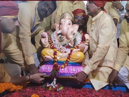 Immersion in the fountain of Ganpati, the first kasaba of Mana; Farewell also to the second respected Ganpati Tambadi Jogeshwari | Pune: मानाच्या पहिल्या कसबा गणपतीचे हौदात विसर्जन; दुसरा मानाचा गणपती तांबडी जोगेश्वरीला देखील निरोप