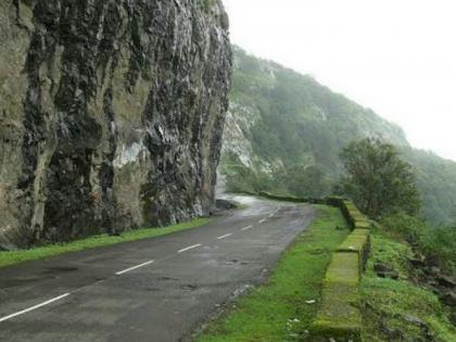 At that time the road in the ghat was rough Road closed till Monday to avoid accidents | Tamhini Ghat: ताम्हिणी घाटातील रस्ता खचला; दुर्घटना टाळण्याकरीता सोमवारपर्यंत रस्ता बंद