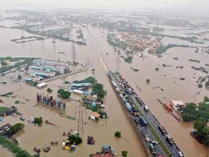 One destroyed, the other destroyed all; 609 mm of rain in Tamil Nadu in 15 hours | एकाने केले उद्ध्वस्त, दुसऱ्याने सारेच संपविले; तामिळनाडूत १५ तासांत ६०९ मिमी पाऊस