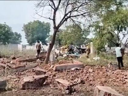 Tamil Nadu explosion at Gokulesh Fireworks Factory in Chinnakamanpatti near Sivakasi | Video - तामिळनाडूच्या शिवकाशी येथील फटाक्याच्या कारखान्यात भीषण स्फोट, ५ जणांचा मृत्यू Tamil Nadu explosion at Gokulesh Fireworks Factory in Chinnakamanpatti near Sivakasi | Video - तामिळनाडूच्या शिवकाशी येथील फटाक्याच्या कारखान्यात भीषण स्फोट, ५ जणांचा मृत्यू