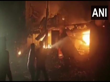 fire broke out at a firecracker shop in kallakuruchi district in tamilnadu, killing six people and seriously injuring several others | फटाक्यांच्या दुकानाला भीषण आग, 6 जणांचा होरपळून मृत्यू तर अनेक गंभीर जखमी