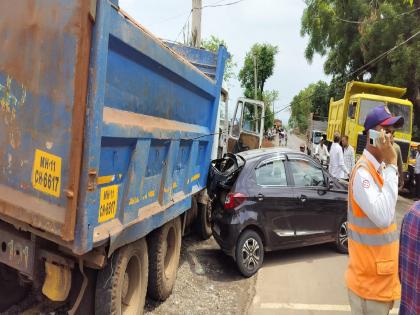 Two killed in a collision with a speeding dumper at Borpadle on the Kolhapur-Ratnagiri highway | Kolhapur: भरधाव डंपरने दुचाकीस्वारास चिरडले, पती-पत्नी जागीच ठार