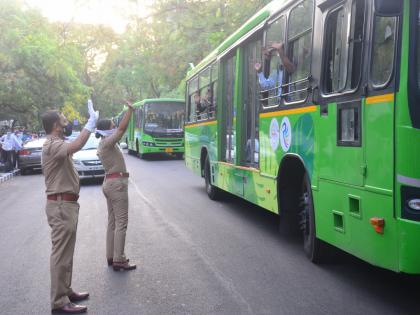 Arrangements for the workers to go to the village from the Deccan Police rsg | डेक्कन पाेलिसांकडून मजूरांची गावी जाण्याची व्यवस्था