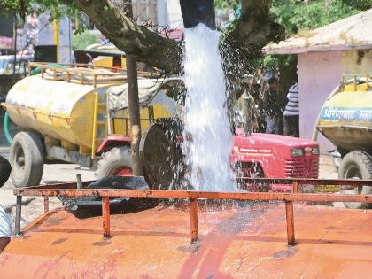 Water robbery in Aurangabad; The system is rampant, no one cares, every tanker sells water! | औरंगाबादेत पाण्यावर दरोडा; यंत्रणाच बेलगाम, कोणाचाही वचक नाही, प्रत्येक टँकरमधील पाण्याची विक्री!