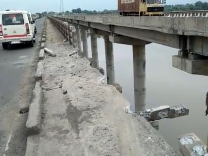 vehicle fell into river search operation underway | VIDEO: तापी पुलावरून लक्झरी बस पाण्यात पडल्याचा अंदाज; शोध मोहीम सुरू