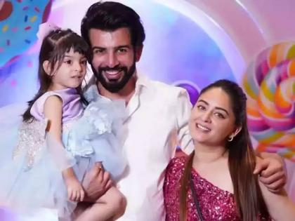 tara bhanushali 4 years daughter of jay bhanushali and mahi vij video on times square new york | ४ वर्षांची चिमुकली तारा झळकली टाईम्स स्क्वेअरवर, जय अन् माहीचा आनंद गगनात मावेना