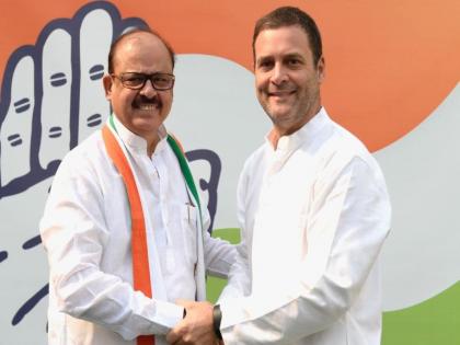 Delhi: Former NCP leader Tariq Anwar joined Congress in presence of party president Rahul Gandhi | राष्ट्रवादीचे संस्थापक झाले काँग्रेसवासी; तारिक अन्वर यांची 'घरवापसी'