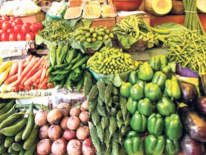 Inflationary crackdown on leafy vegetables including onions and peas; Onion with fenugreek Rs 50 and peas Rs 200 per kg | कांदा-वाटाण्यासह पालेभाज्यांना महागाईचा तडका; मेथीसह कांदा ५०, तर वाटाणा २०० रुपये किलो