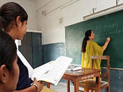 As many as 26 bi-educational schools in Tasgaon taluka have class four and only one teacher | Sangli: वर्ग चार अन् एकाच गुरुजींवर भार..!, तासगाव तालुक्यातील चित्र