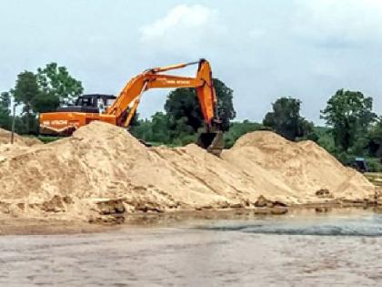 Excessive excavations, attack on the authorities; issue of sand smuggling is on the rise up again | बेसुमार उत्खनन, अधिकाऱ्यांवर हल्ला करण्यापर्यंत मजल; रेती तस्करांना राजाश्रय कुणाचा?