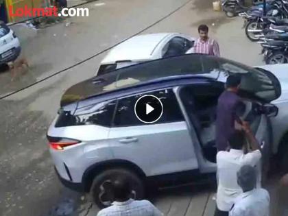 One killed in Tata Harrier electric vehicle accident in Tamil Nadu, video goes viral | Video: इलेक्टिक कारच्या ऑटोमेटिक फिचरनं घेतला मालकाचा जीव?; अंगावर काटा आणणारा व्हिडिओ व्हायरल One killed in Tata Harrier electric vehicle accident in Tamil Nadu, video goes viral | Video: इलेक्टिक कारच्या ऑटोमेटिक फिचरनं घेतला मालकाचा जीव?; अंगावर काटा आणणारा व्हिडिओ व्हायरल
