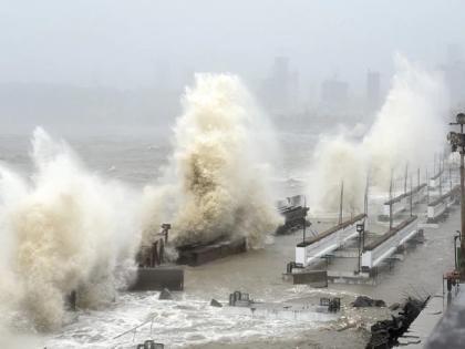 Tauktae Cyclone: Major damage in Mumbai, Konkan; Late at night, the storm hit the coast of Gujarat | Tauktae Cyclone: तौक्तेचा तडाखा! मुंबई, कोकणात मोठे नुकसान; रात्री उशिरा वादळ गुजरातच्या किनाऱ्याला धडकले