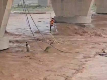 Sudden flood in Tawi river, many people stranded; SDRF rescues many | तावी नदीला अचानक आला पूर, अनेकजण अडकले; SDRF ने अनेकांना वाचवले Sudden flood in Tawi river, many people stranded; SDRF rescues many | तावी नदीला अचानक आला पूर, अनेकजण अडकले; SDRF ने अनेकांना वाचवले