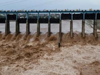 Heavy rains in Jammu and Kashmir; India again showed humanity, gave a big warning to Pakistan! | जम्मू-काश्मीरमध्ये जोरदार पाऊस; भारताने पुन्हा दाखवली माणुसकी, पाकिस्तानला दिला मोठा इशारा! Heavy rains in Jammu and Kashmir; India again showed humanity, gave a big warning to Pakistan! | जम्मू-काश्मीरमध्ये जोरदार पाऊस; भारताने पुन्हा दाखवली माणुसकी, पाकिस्तानला दिला मोठा इशारा!