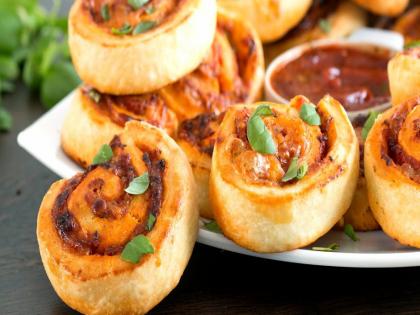 Make delicious recipes in lockdown; Try Tawa Pizza vadya | लॉकडाऊनमध्ये चविष्ट रेसीपीज बनवा; ट्राय करा तवा पिझ्झा वड्या Make delicious recipes in lockdown; Try Tawa Pizza vadya | लॉकडाऊनमध्ये चविष्ट रेसीपीज बनवा; ट्राय करा तवा पिझ्झा वड्या