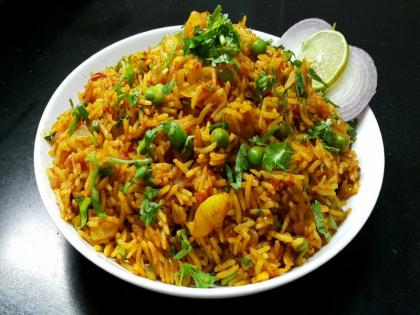 recipe of restaurant style fast food Tawa Pulao |  हॉटेलपेक्षा टेस्टी आणि भारी ; तवा पुलाव बनवा घरच्या घरी 